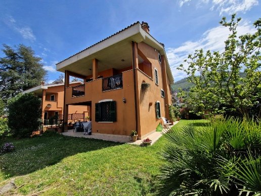 casa indipendente in vendita a Rocca di Papa in zona Tre Coni