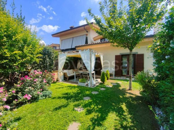 casa indipendente in vendita a Rocca di Papa in zona Grotte Dell'Acqua