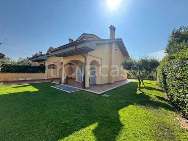 casa indipendente in vendita a Rocca di Papa in zona Grotte Dell'Acqua