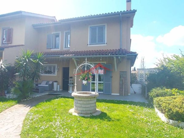 casa indipendente in vendita a Rocca di Papa in zona Grotte Dell'Acqua