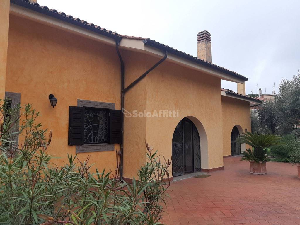 casa indipendente in vendita a Rocca di Papa in zona Grotte Dell'Acqua