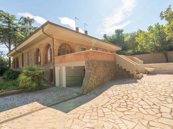 casa indipendente in vendita a Rocca di Papa in zona Tre Coni