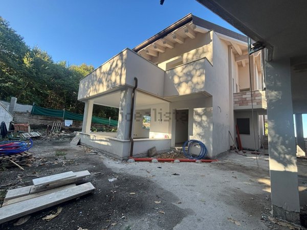 casa indipendente in vendita a Rocca di Papa in zona Tre Coni