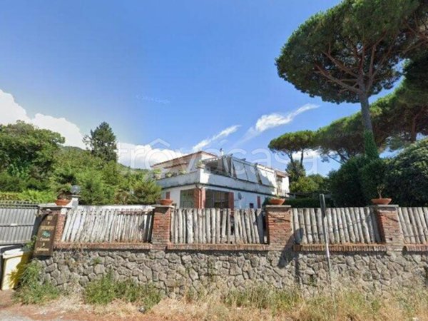 appartamento in vendita a Rocca di Papa in zona Tre Coni