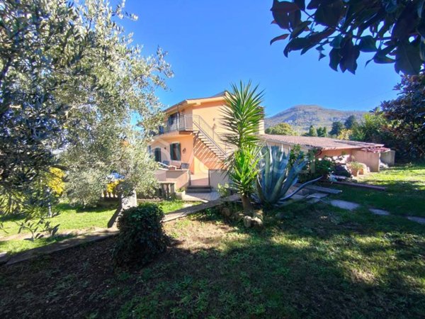 casa indipendente in vendita a Rocca di Papa in zona Tre Coni