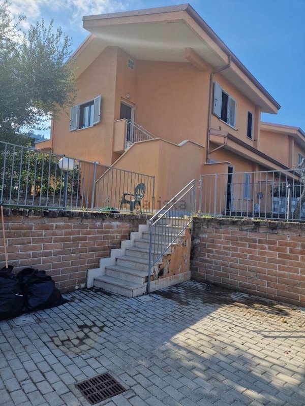 appartamento in vendita a Rocca di Papa in zona Grotte Dell'Acqua