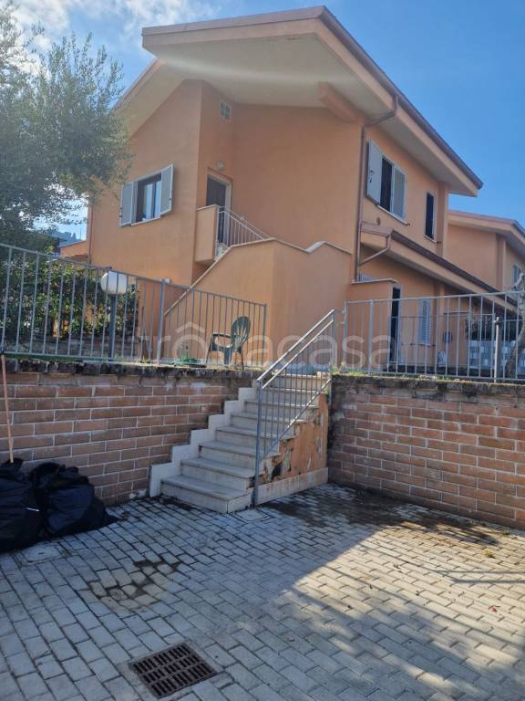 appartamento in vendita a Rocca di Papa in zona Grotte Dell'Acqua