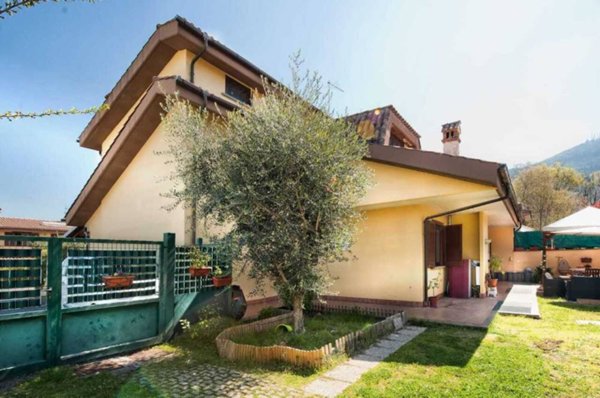 casa indipendente in vendita a Rocca di Papa in zona Grotte Dell'Acqua