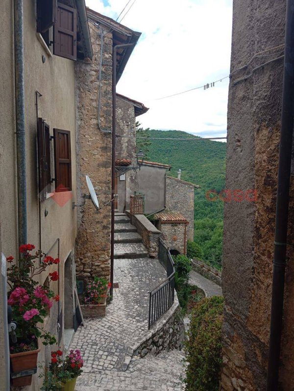 casa indipendente in vendita a Roccagiovine