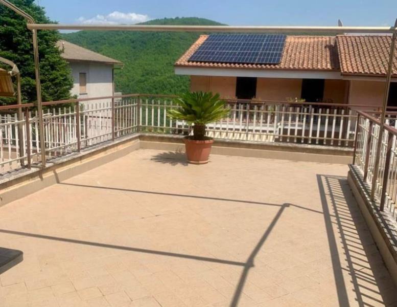 casa indipendente in vendita a Roccagiovine