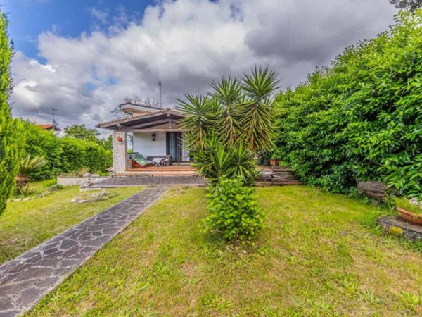 casa indipendente in vendita a Rocca Priora in zona Colle di Fuori