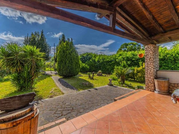casa indipendente in vendita a Rocca Priora in zona Colle di Fuori