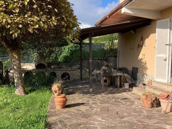 casa indipendente in vendita a Rocca Priora in zona Colle di Fuori
