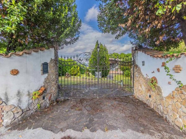 casa indipendente in vendita a Rocca Priora in zona Colle di Fuori