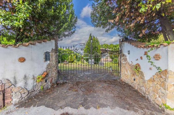 casa indipendente in vendita a Rocca Priora in zona Colle di Fuori