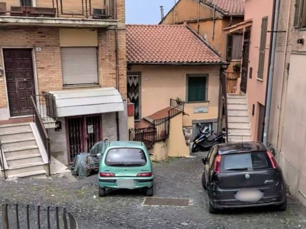 locale di sgombero in vendita a Rocca Priora