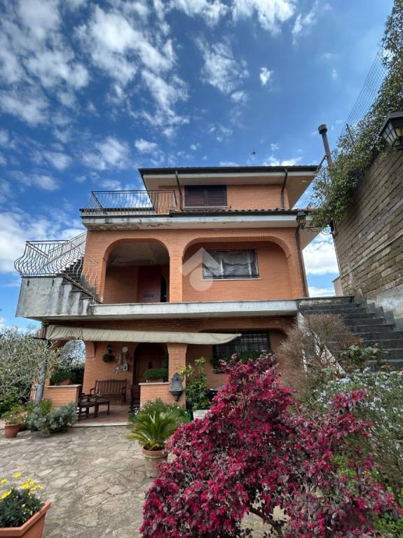 casa indipendente in vendita a Rocca Santo Stefano