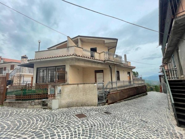 casa indipendente in vendita a Rocca Santo Stefano