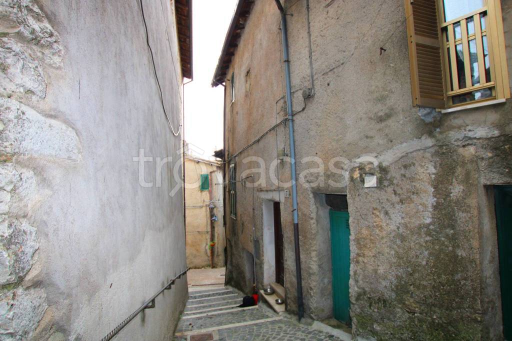 casa indipendente in vendita a Roiate