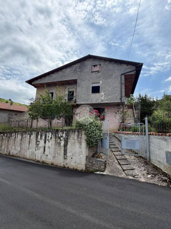 casa indipendente in vendita a Roiate