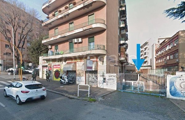 locale commerciale in vendita a Roma in zona Prenestino-Labicano