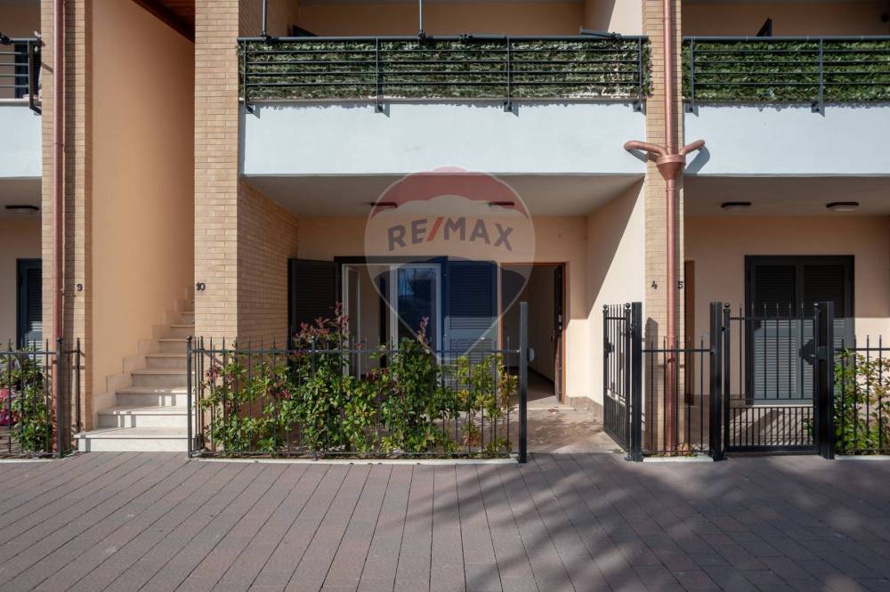 appartamento in vendita a Roma in zona Giardini di Corcolle