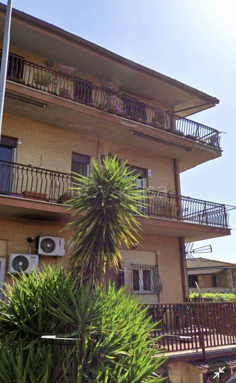 appartamento in vendita a Roma in zona Case Rosse