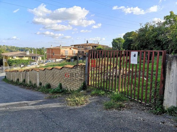 terreno edificabile in vendita a Roma in zona Valle Muricana
