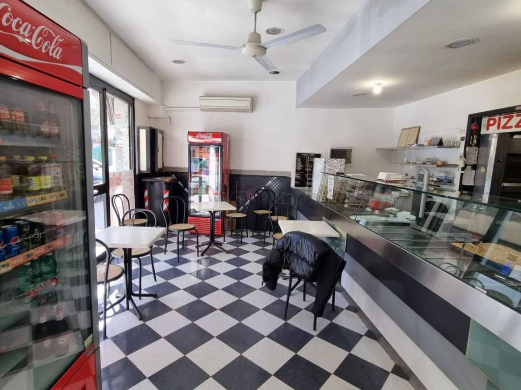 negozio in vendita a Roma in zona Cinecittà