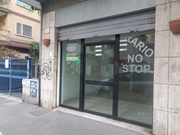 locale commerciale in vendita a Roma in zona Ostia