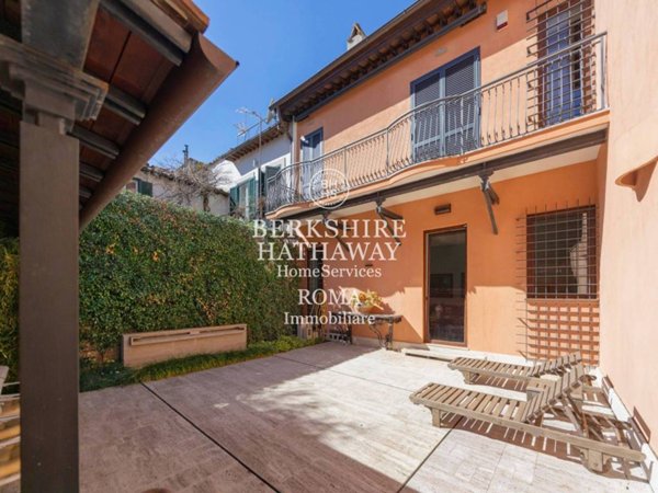 casa indipendente in vendita a Roma in zona Trastevere