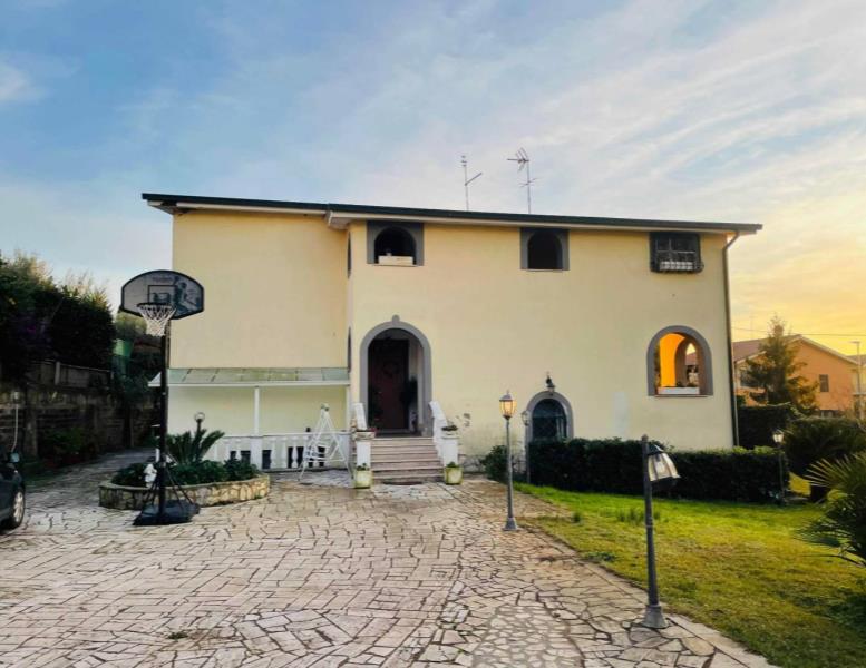 casa indipendente in vendita a Roma in zona Spregamore