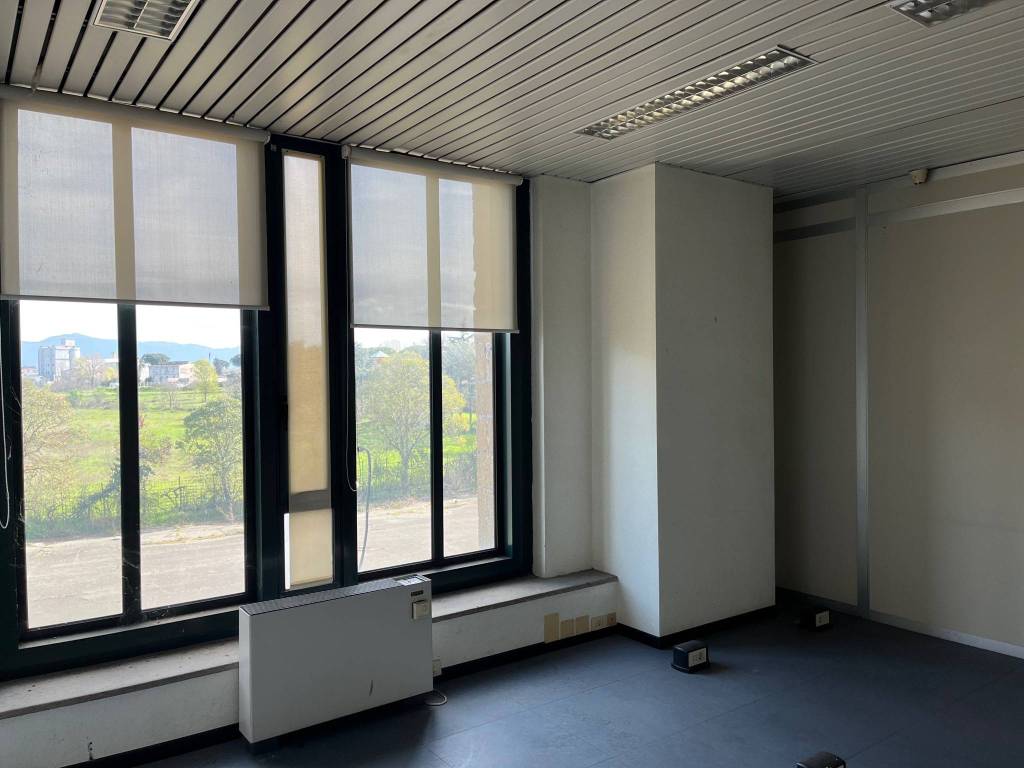 ufficio in vendita a Roma in zona Ponte di Nona