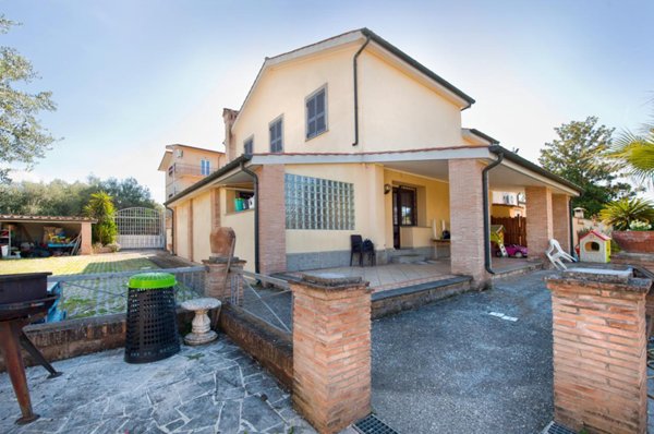 casa indipendente in vendita a Roma in zona Giardini di Corcolle