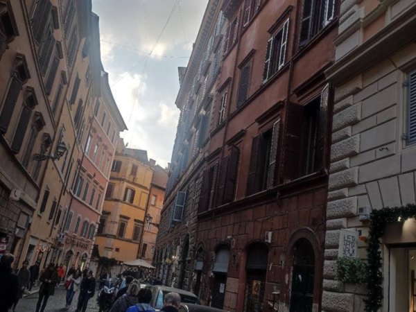 negozio in vendita a Roma in zona Pigna - Sant'Angelo