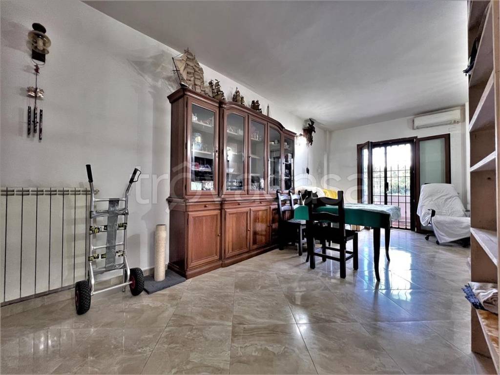 appartamento in vendita a Roma in zona Lido di Castel Fusano