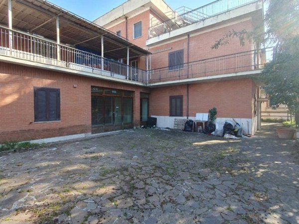 ufficio in vendita a Roma in zona Torre Angela