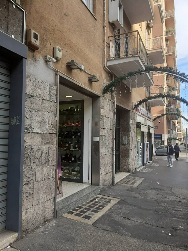 locale commerciale in vendita a Roma in zona Monte Sacro/Talenti