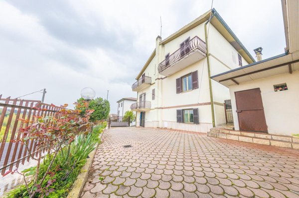 casa indipendente in vendita a Roma in zona Castelverde