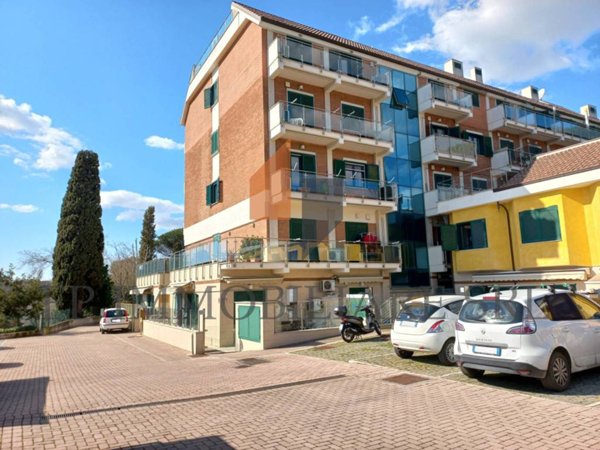 appartamento in vendita a Roma in zona Corviale