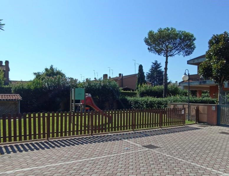 casa indipendente in vendita a Roma in zona Infernetto