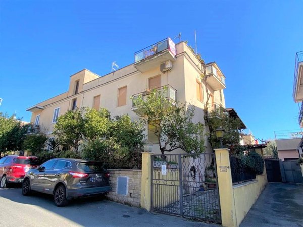 casa indipendente in vendita a Roma in zona Corviale