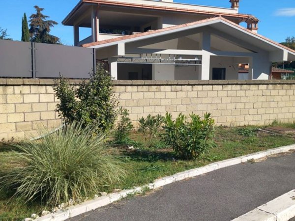 casa indipendente in vendita a Roma in zona Grottarossa