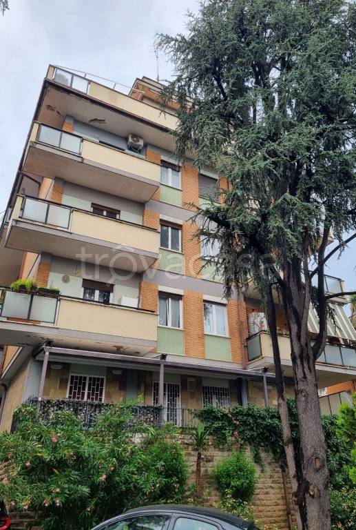 appartamento in vendita a Roma in zona Tomba di Nerone