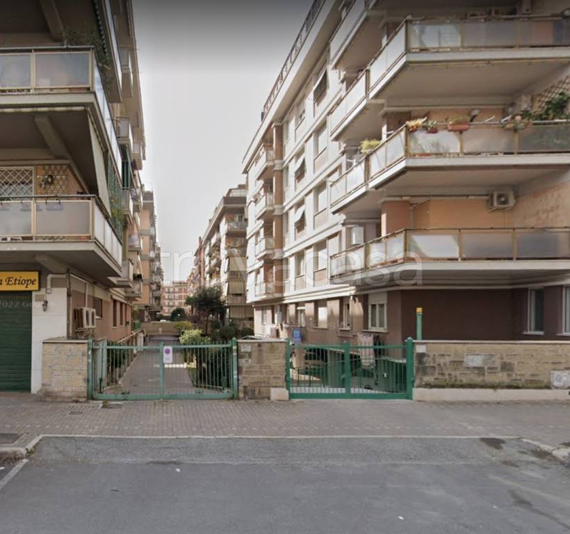 negozio in vendita a Roma in zona Ostia