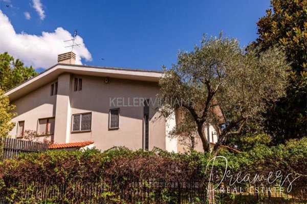 casa indipendente in vendita a Roma in zona Torrino