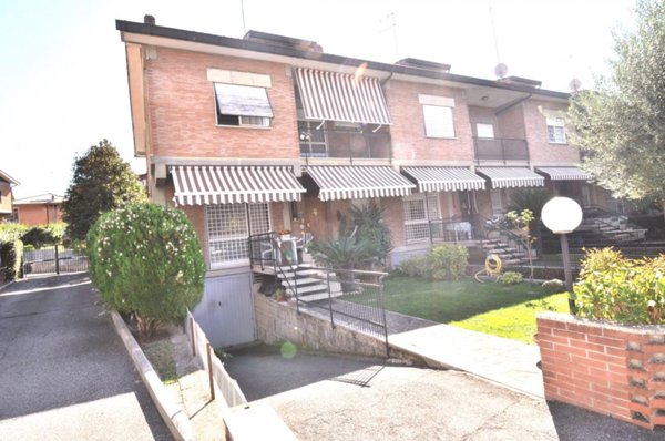casa indipendente in vendita a Roma in zona Spinaceto