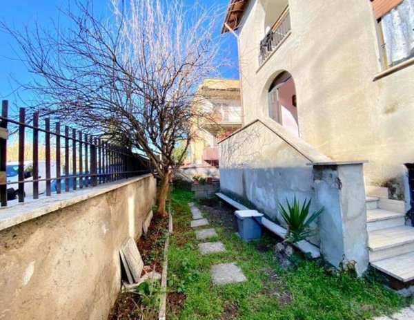 casa indipendente in vendita a Roma in zona Selva Candida