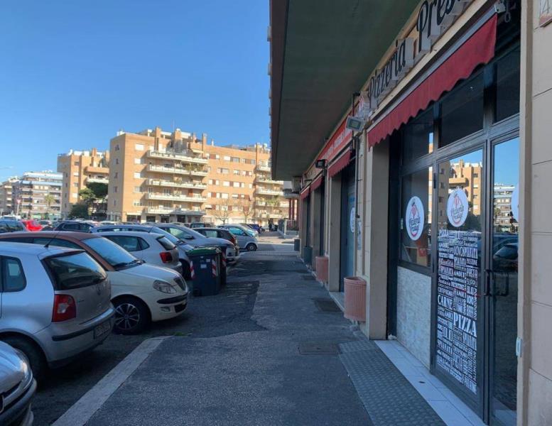 locale commerciale in vendita a Roma in zona Ostia