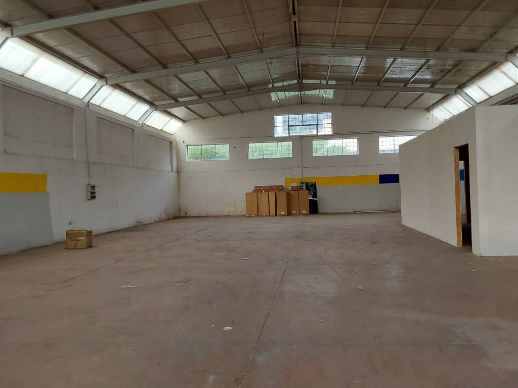 locale commerciale in vendita a Roma in zona Settecamini